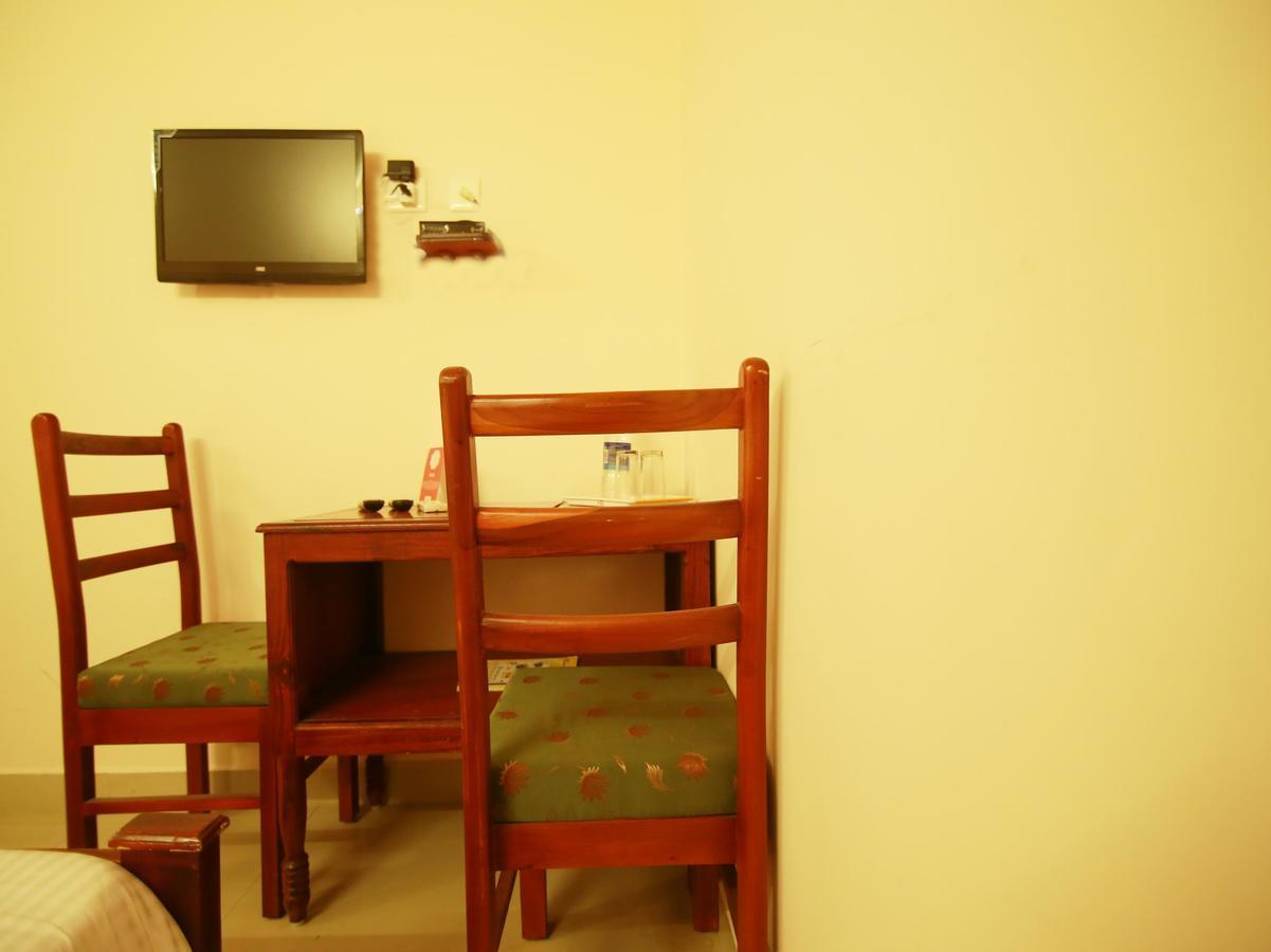 Kochi Oyo 4824 Hotel Star מראה חיצוני תמונה