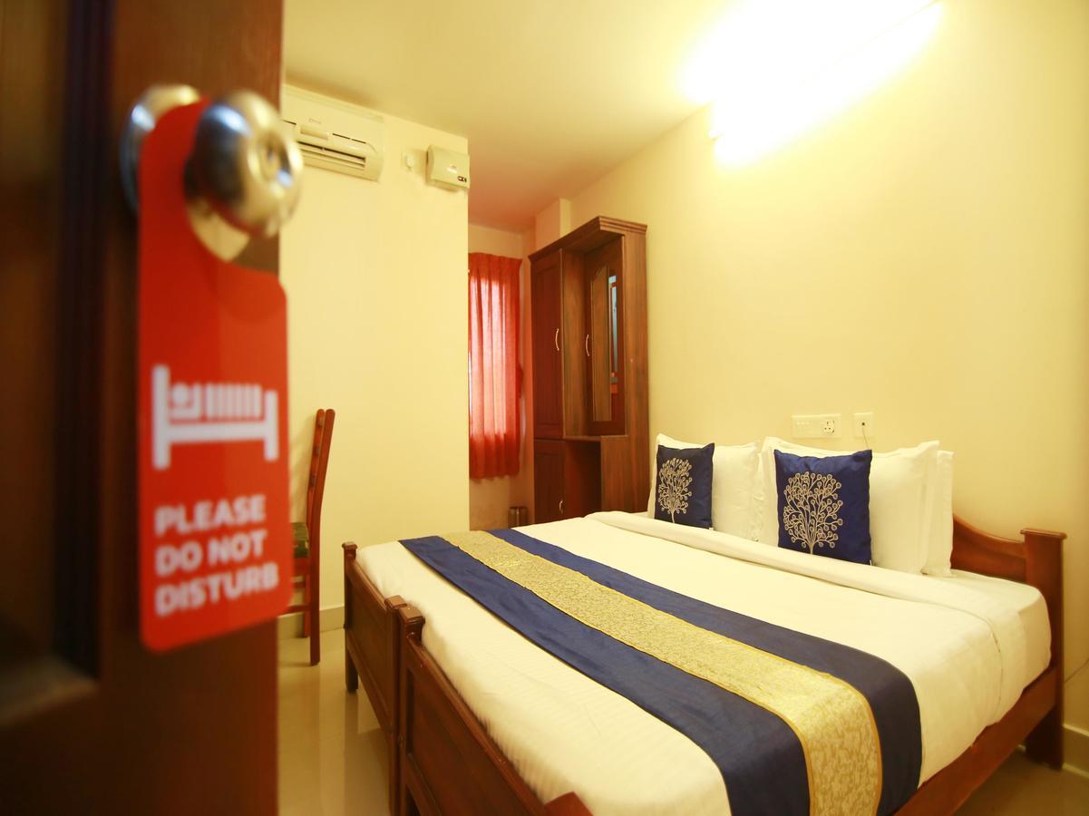 Kochi Oyo 4824 Hotel Star מראה חיצוני תמונה