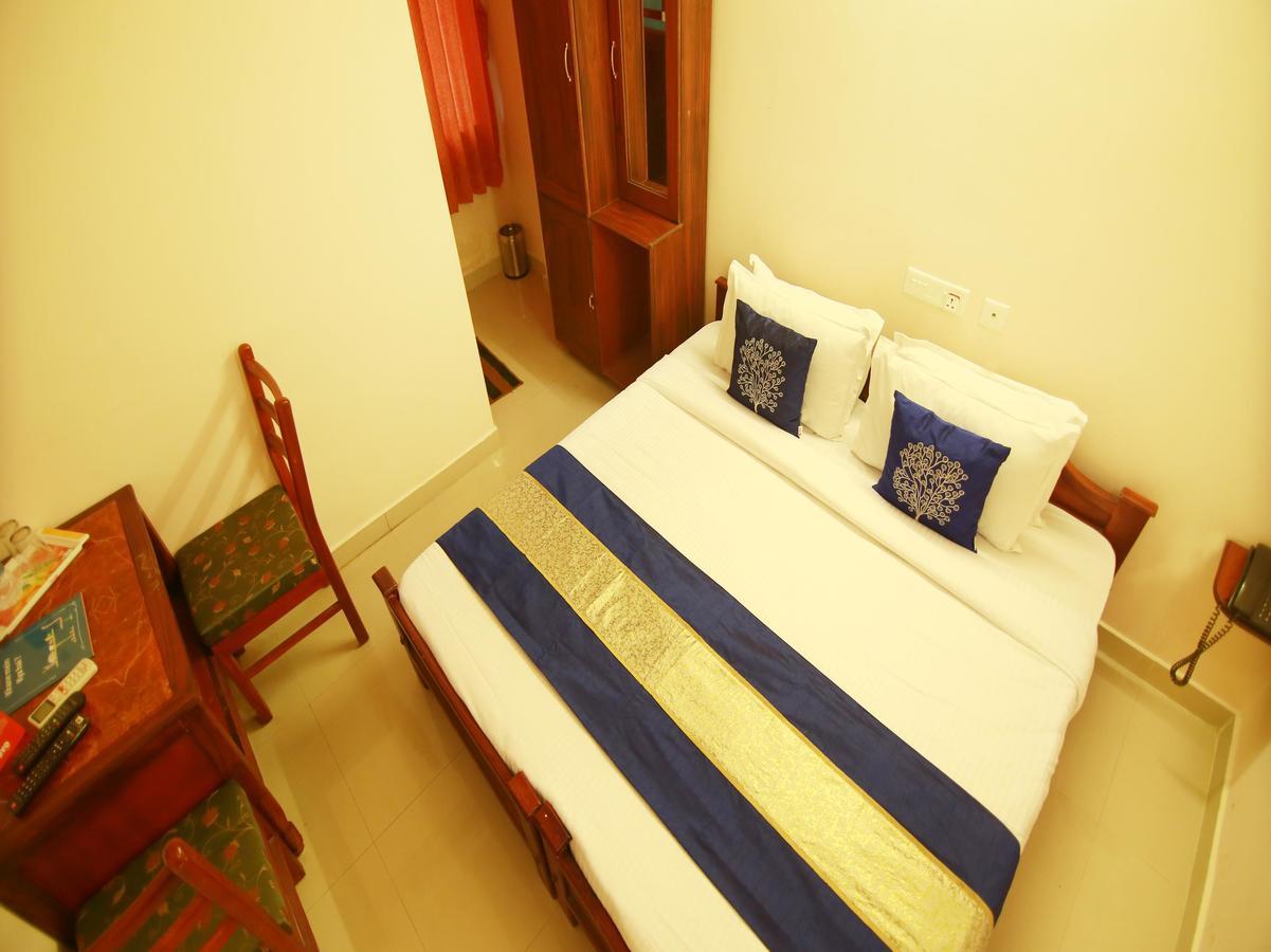 Kochi Oyo 4824 Hotel Star מראה חיצוני תמונה