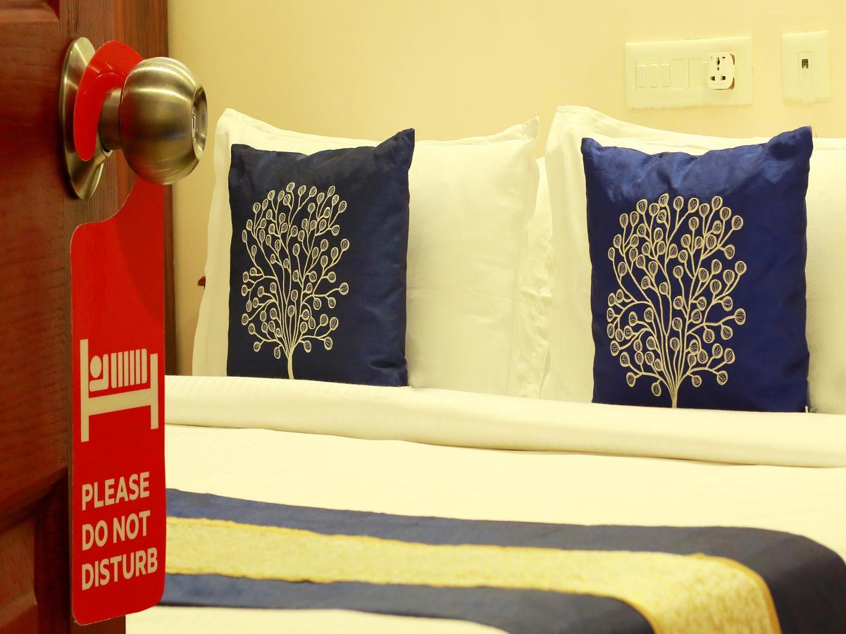 Kochi Oyo 4824 Hotel Star מראה חיצוני תמונה