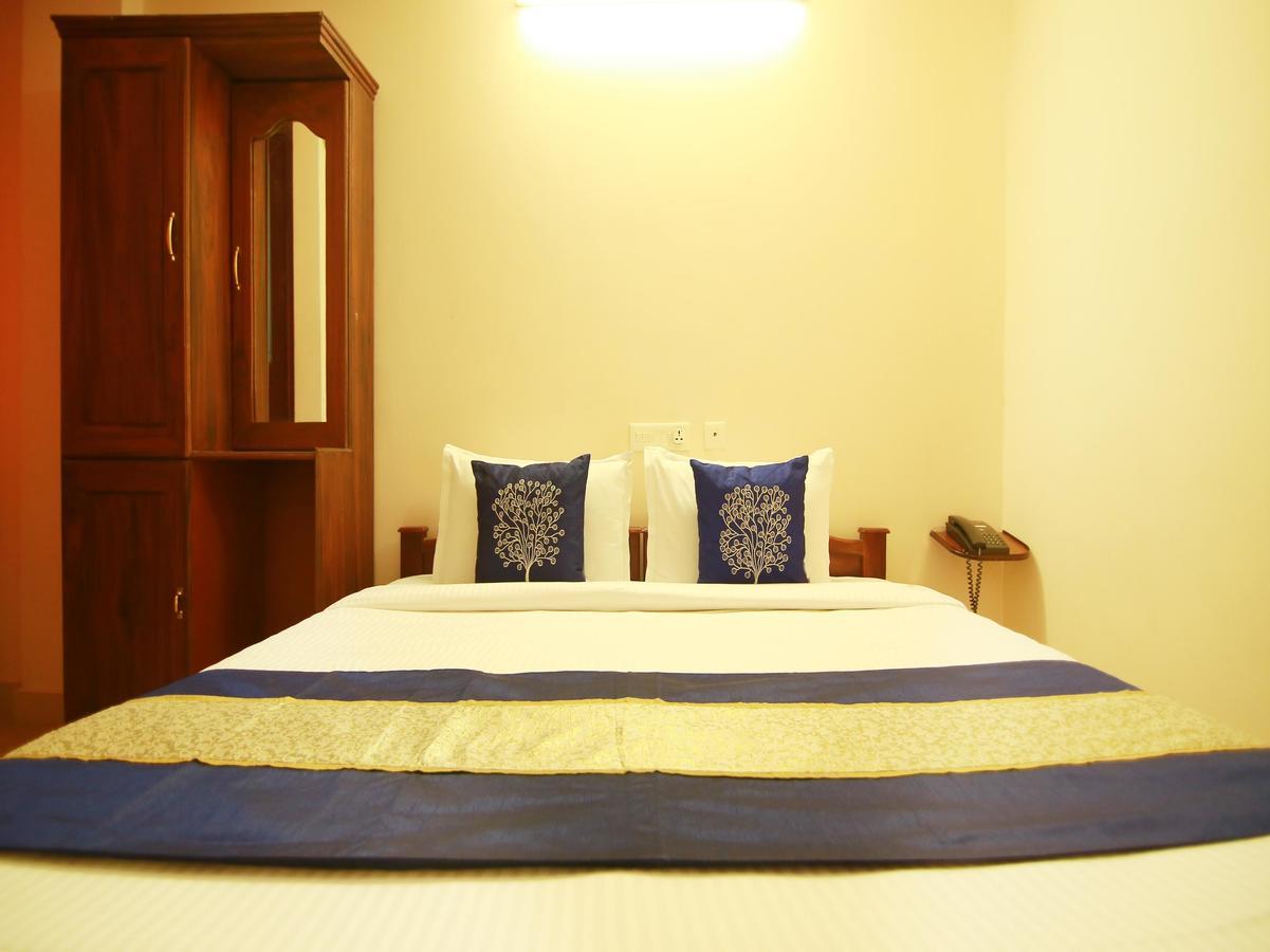Kochi Oyo 4824 Hotel Star מראה חיצוני תמונה