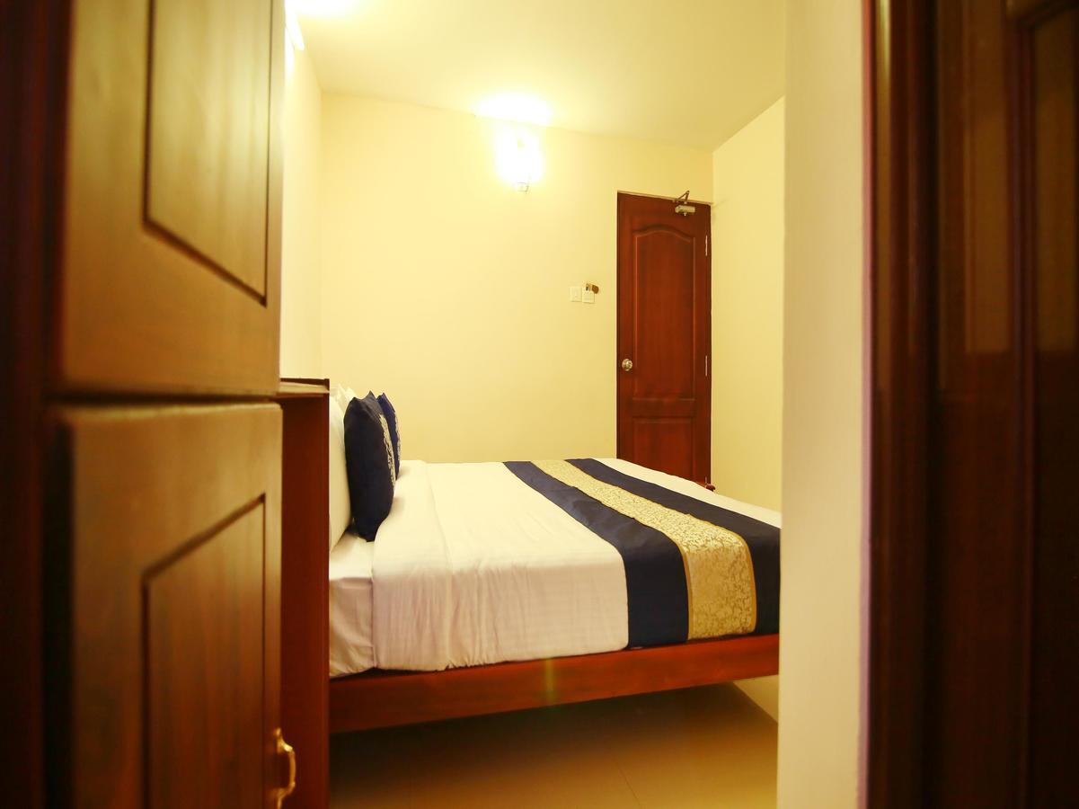 Kochi Oyo 4824 Hotel Star מראה חיצוני תמונה