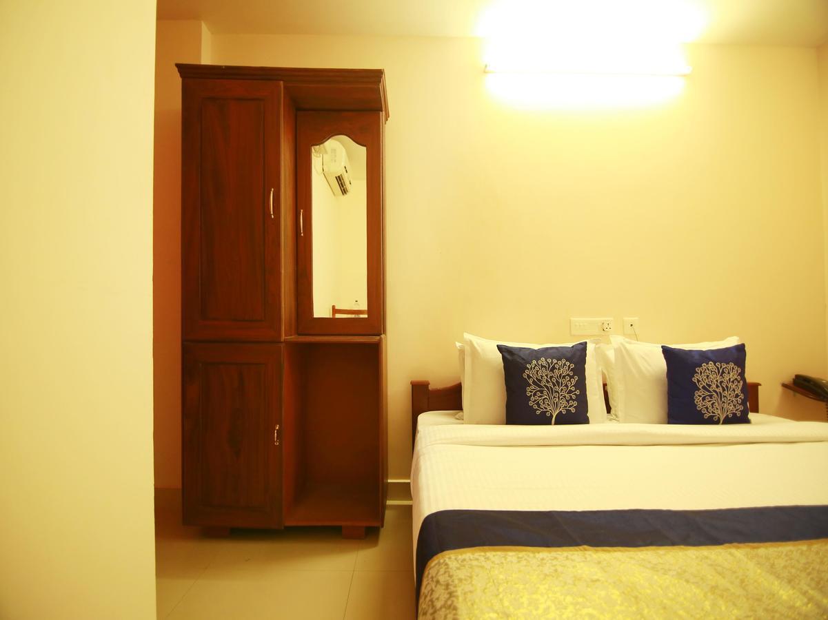 Kochi Oyo 4824 Hotel Star מראה חיצוני תמונה