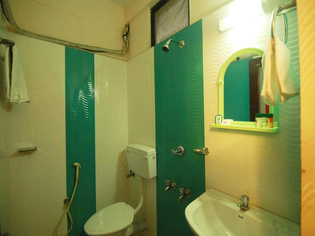 Kochi Oyo 4824 Hotel Star מראה חיצוני תמונה