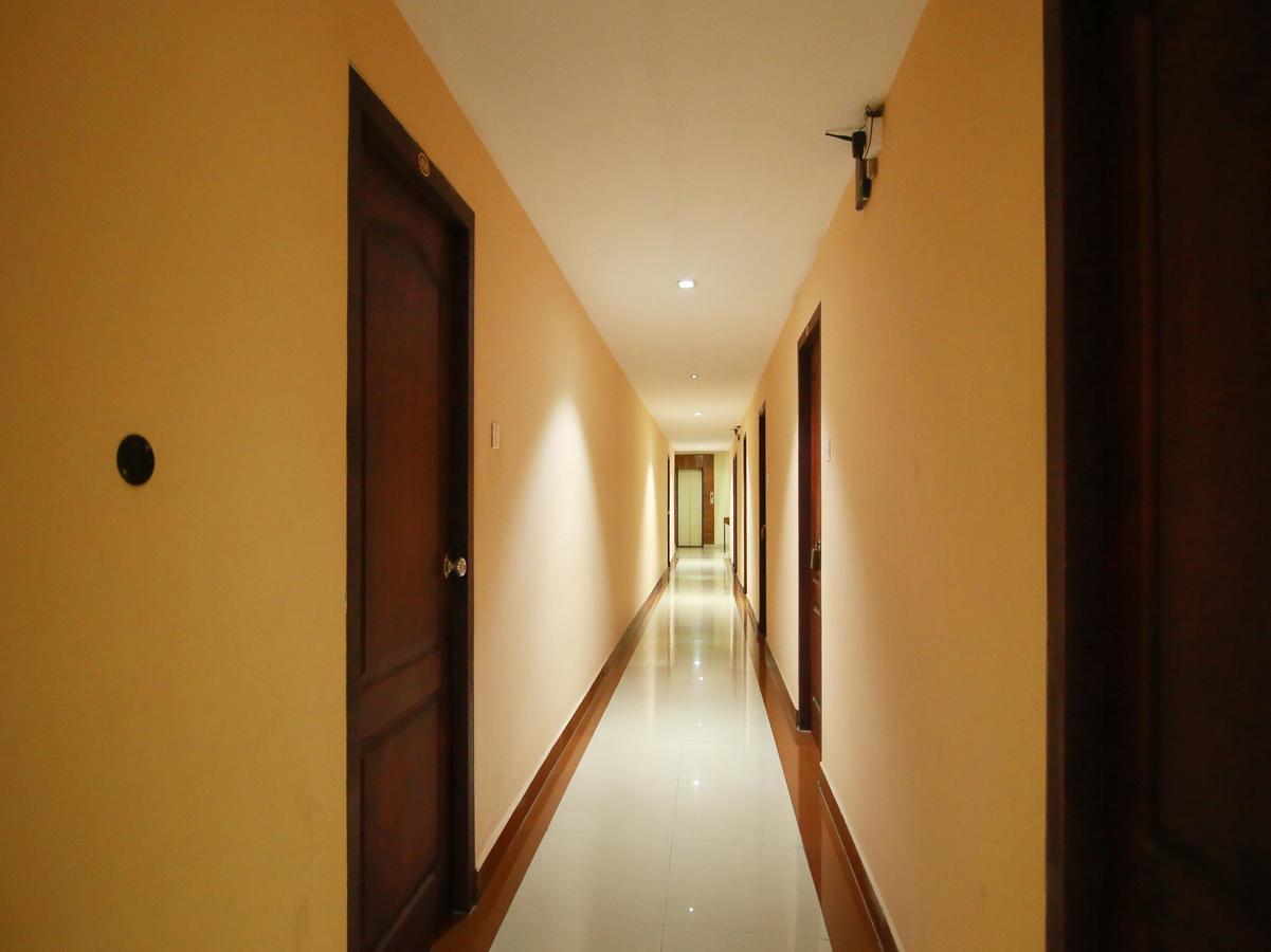 Kochi Oyo 4824 Hotel Star מראה חיצוני תמונה
