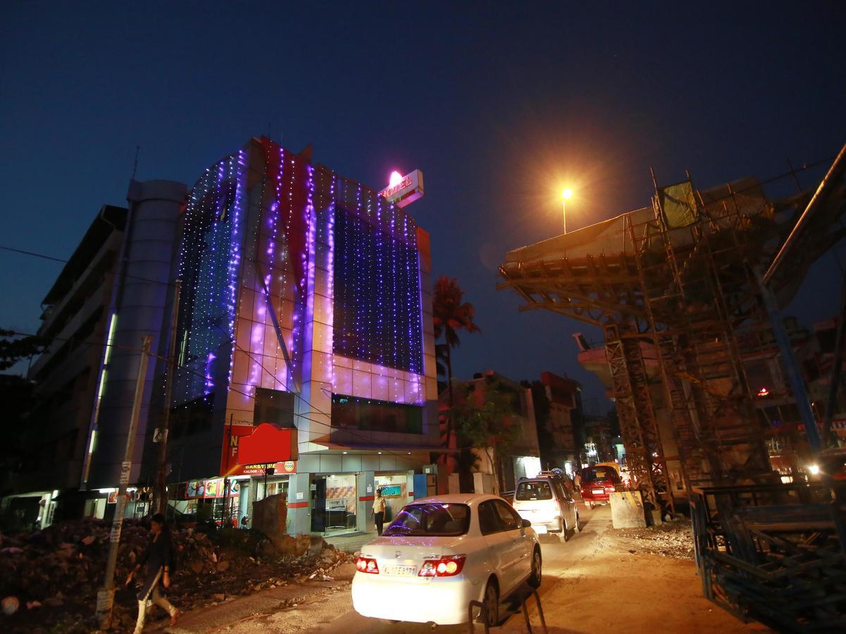 Kochi Oyo 4824 Hotel Star מראה חיצוני תמונה